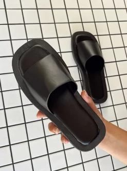 Princess Polly Camilo Slides Black