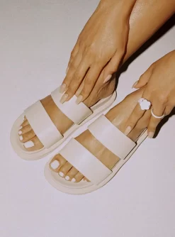 Princess Polly Getaway Slides Cream