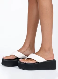 Princess Polly Crawley Sandals Cream -Fashion shoes 2 155161a1 e1e3 4361 8aa7 652e03d9598f