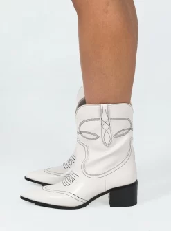 Princess Polly Carinne Boots White -Fashion shoes 2 1ae67b9f 8e53 4900 9e27 d729ed615237