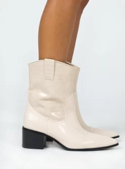 Princess Polly Eastside Boots Cream 6 Princess Polly Eastside Boots Cream -Fashion shoes 2 697577f7 f1e2 4413 87e8 841da201bb40