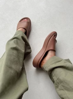 Princess Polly Havana Slides Choc Latte 10 Princess Polly Havana Slides Choc Latte -Fashion shoes 4 05038ffe 7e5c 42ec 998a 9bf3e699f9cd