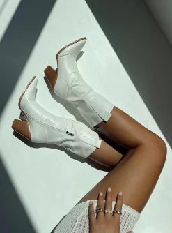 Princess Polly Nomi Boots White